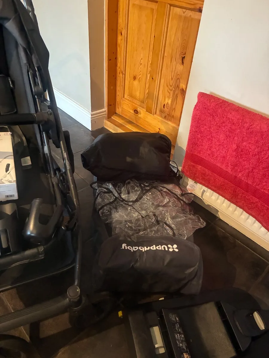 Uppababy Vista V2 Travel System - Image 3