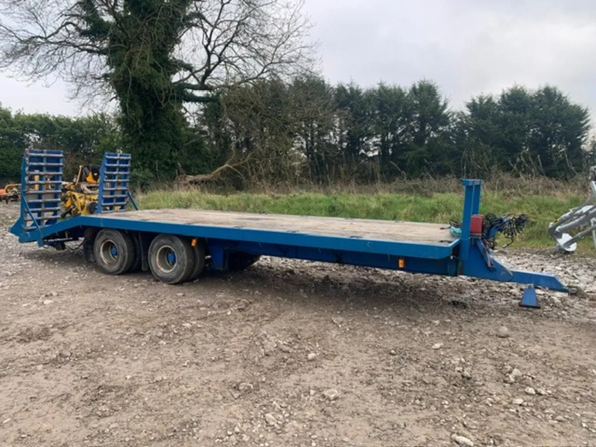 19T LOW LOADER, AIR BRAKES + WINCH - Image 2