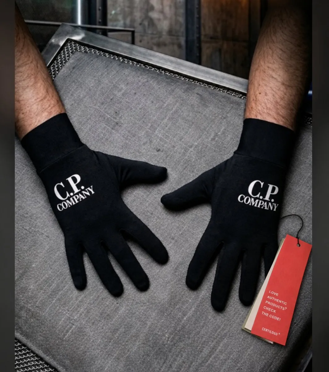 C.P. COMPANY GLOVE (NEW) - Image 1