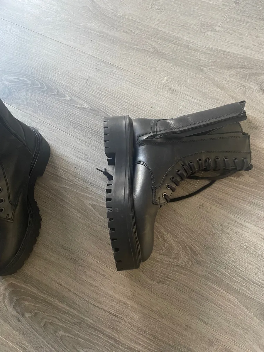 Boots - Image 2