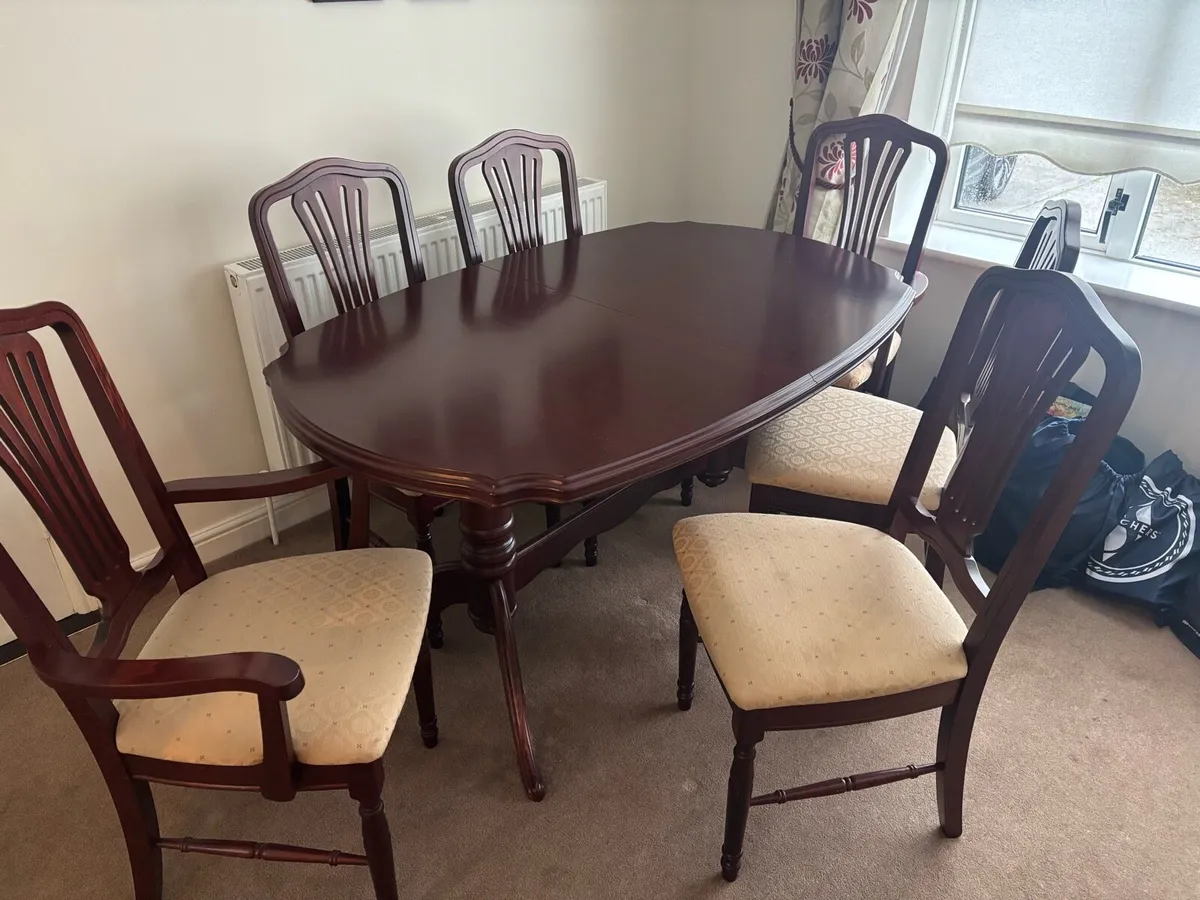 Table + 6 chairs - Image 1