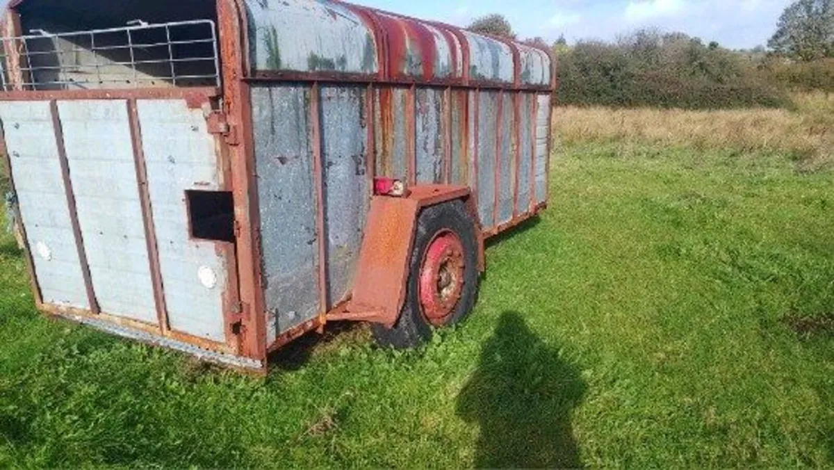 Trailer - Image 1