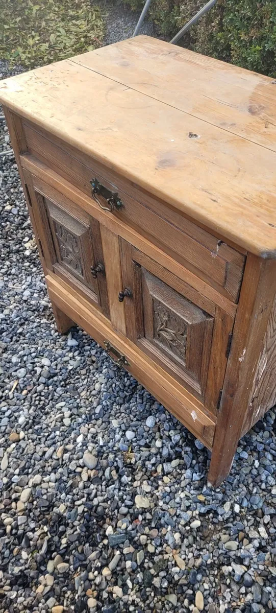 Antique cabinet - Image 2