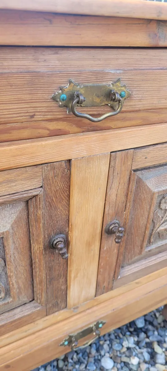 Antique cabinet - Image 1