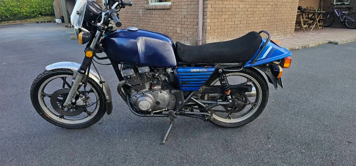Suzuki  GSX 250cc 1981 - Image 2