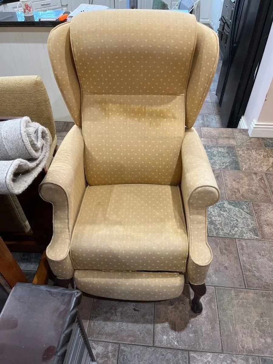 Recliner chair - Image 1