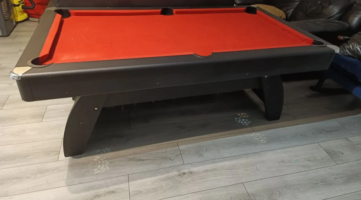 Pool table - Image 1