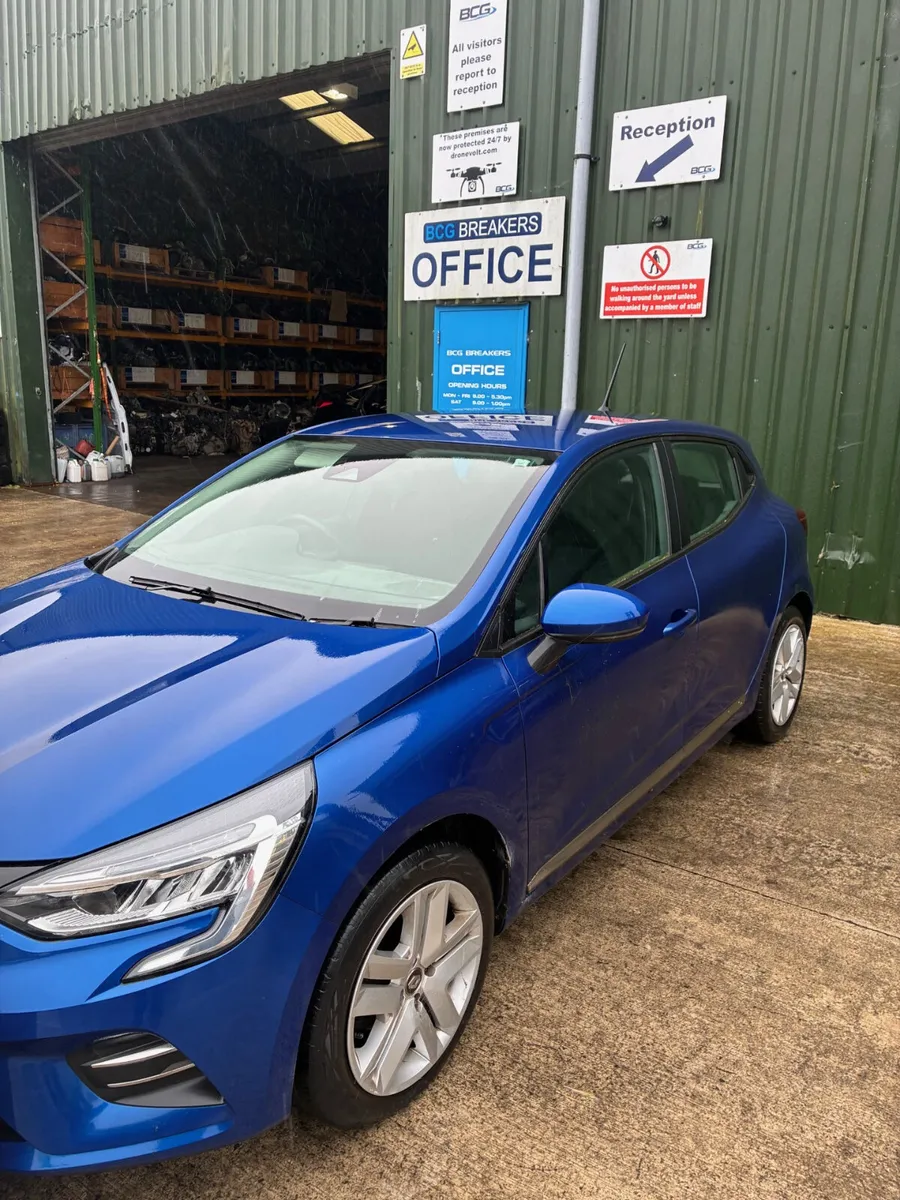 2023 renault clio parts breaking - Image 2