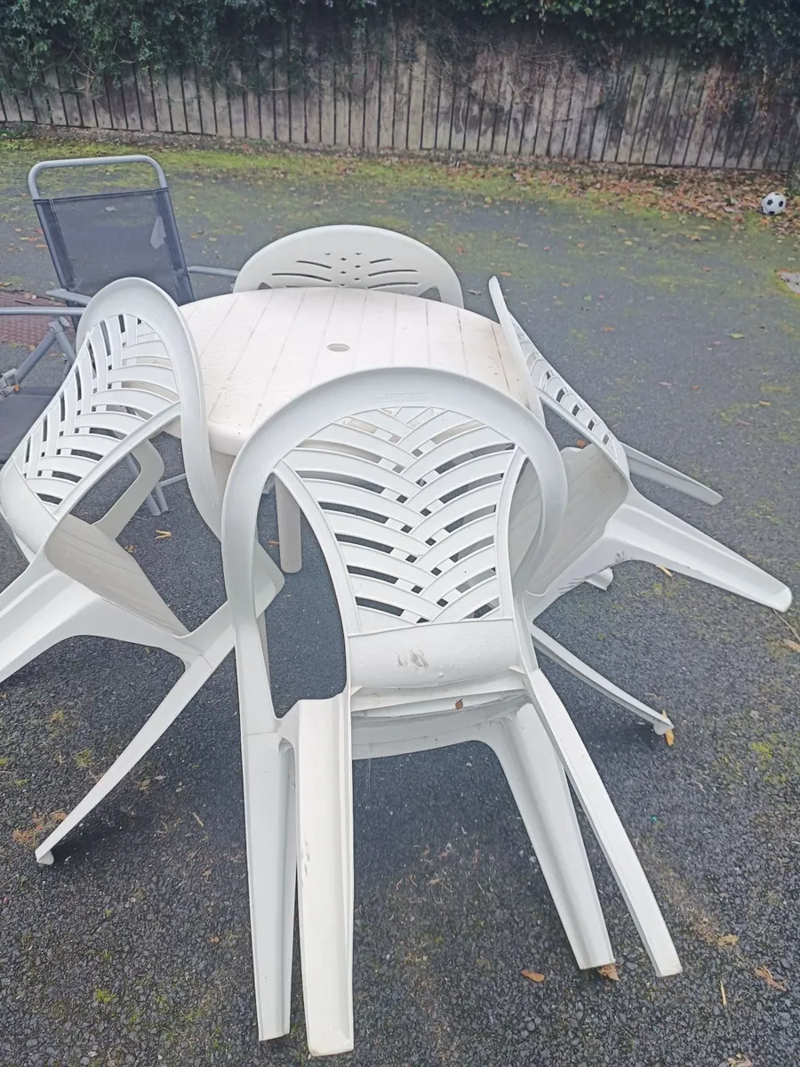 Garden table and chairs - Image 2