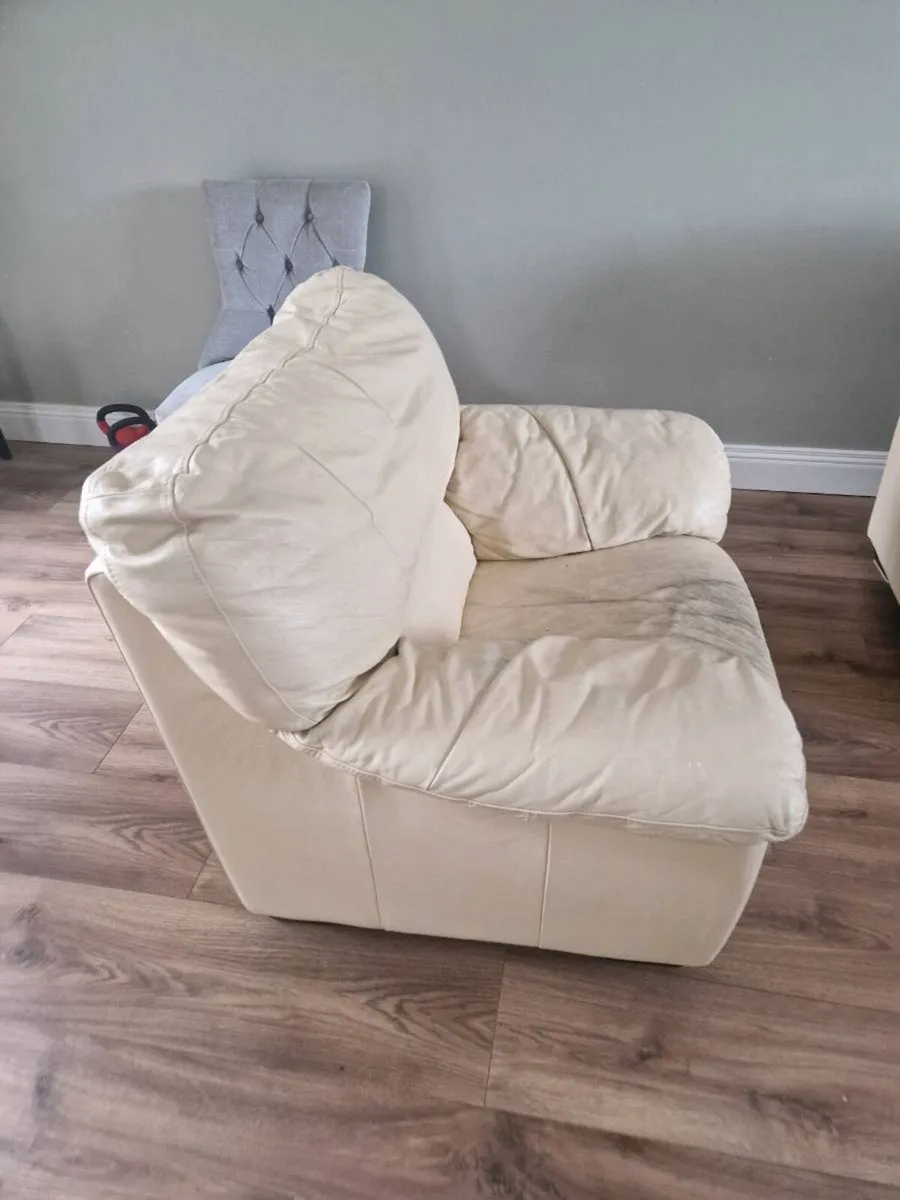 Couch and armchairs - Image 3