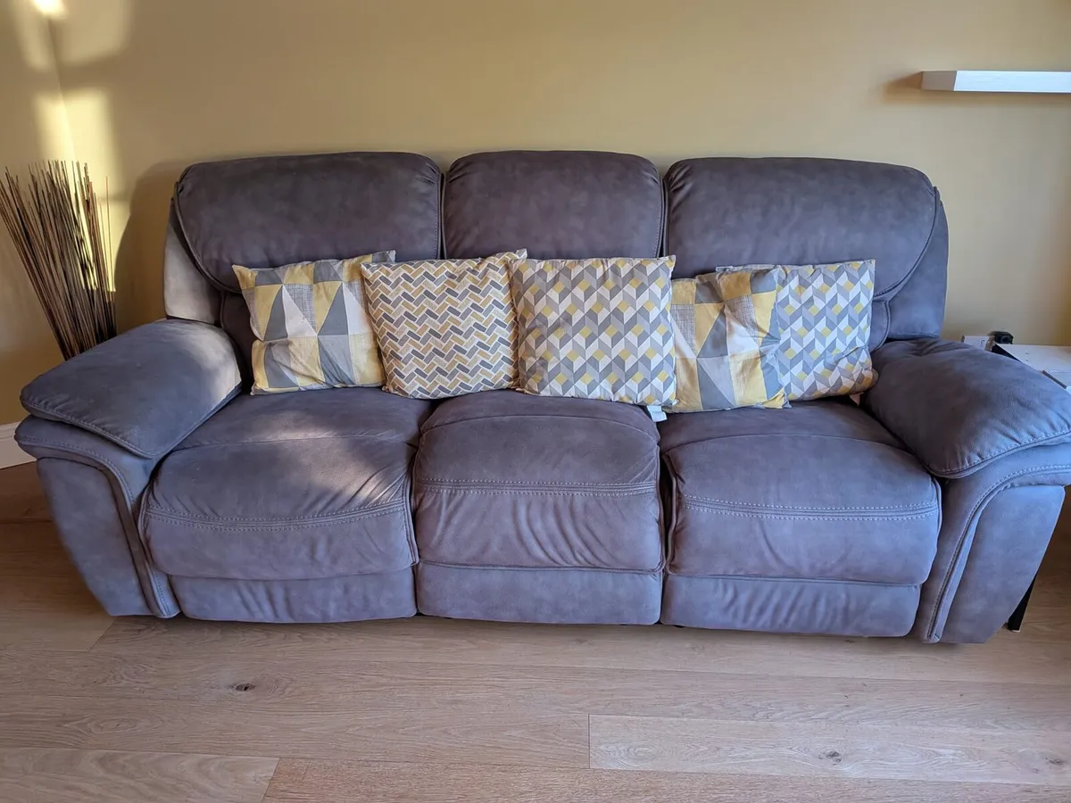 reclining 3 piece suite 3,2,1 - Image 1