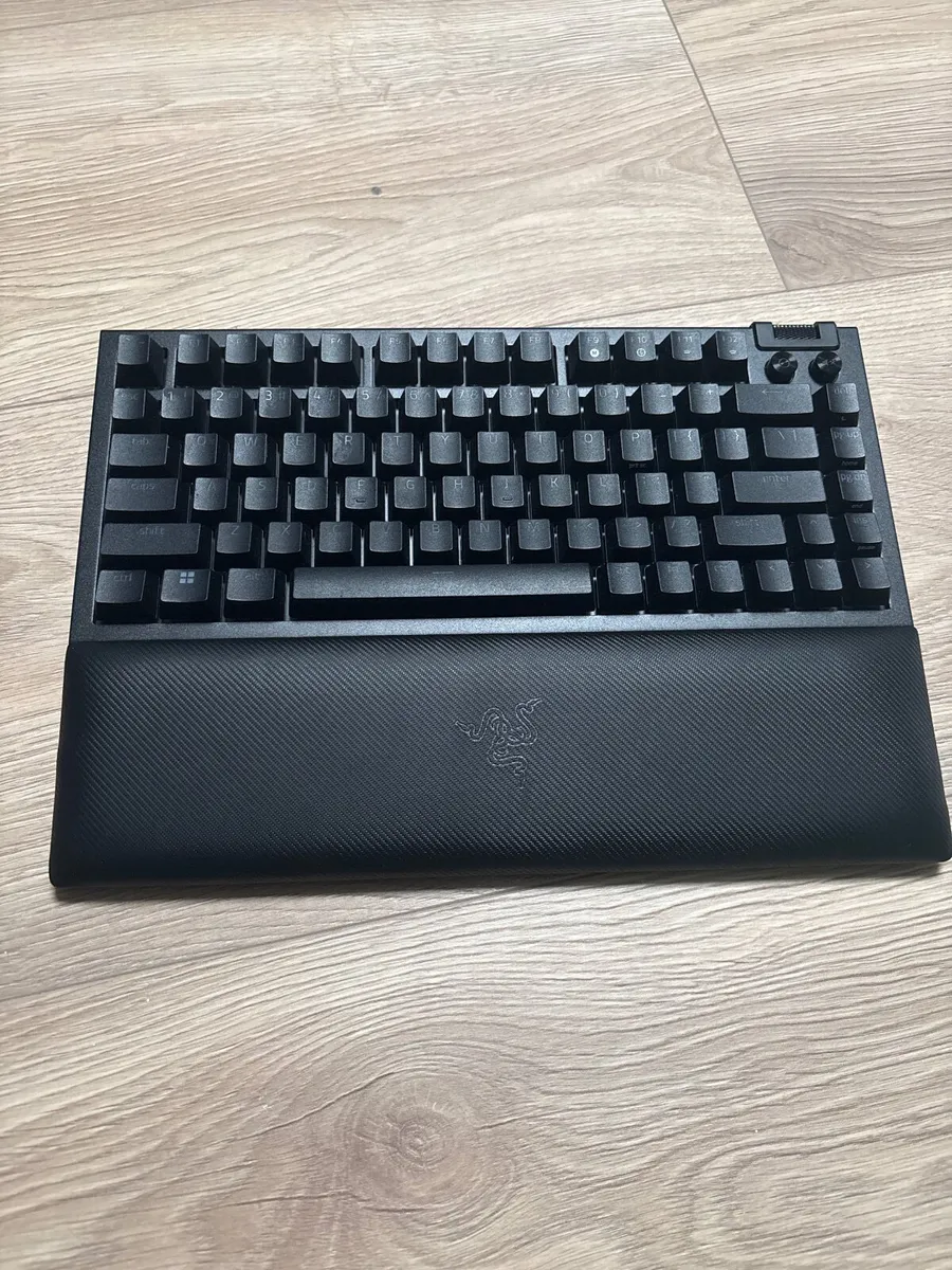 Razer Blackwidow v4 75% Gaming Keyboard - Image 4
