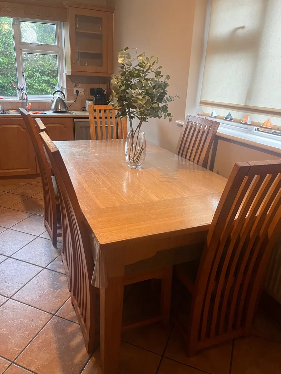 Kitchen table & chairs - Image 1