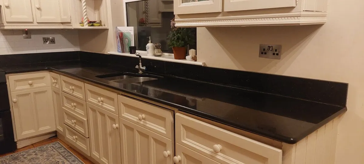 Granite worktop - Image 3