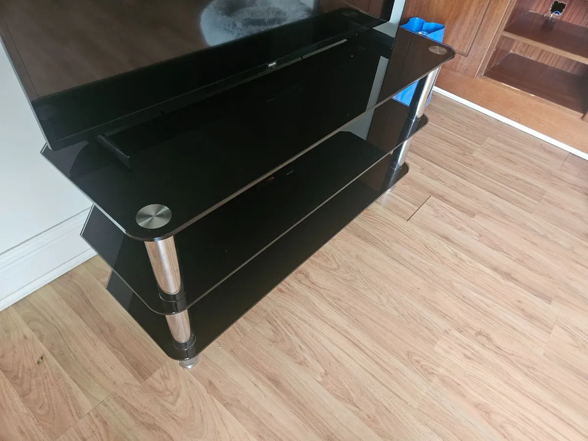 TV stand - Image 1