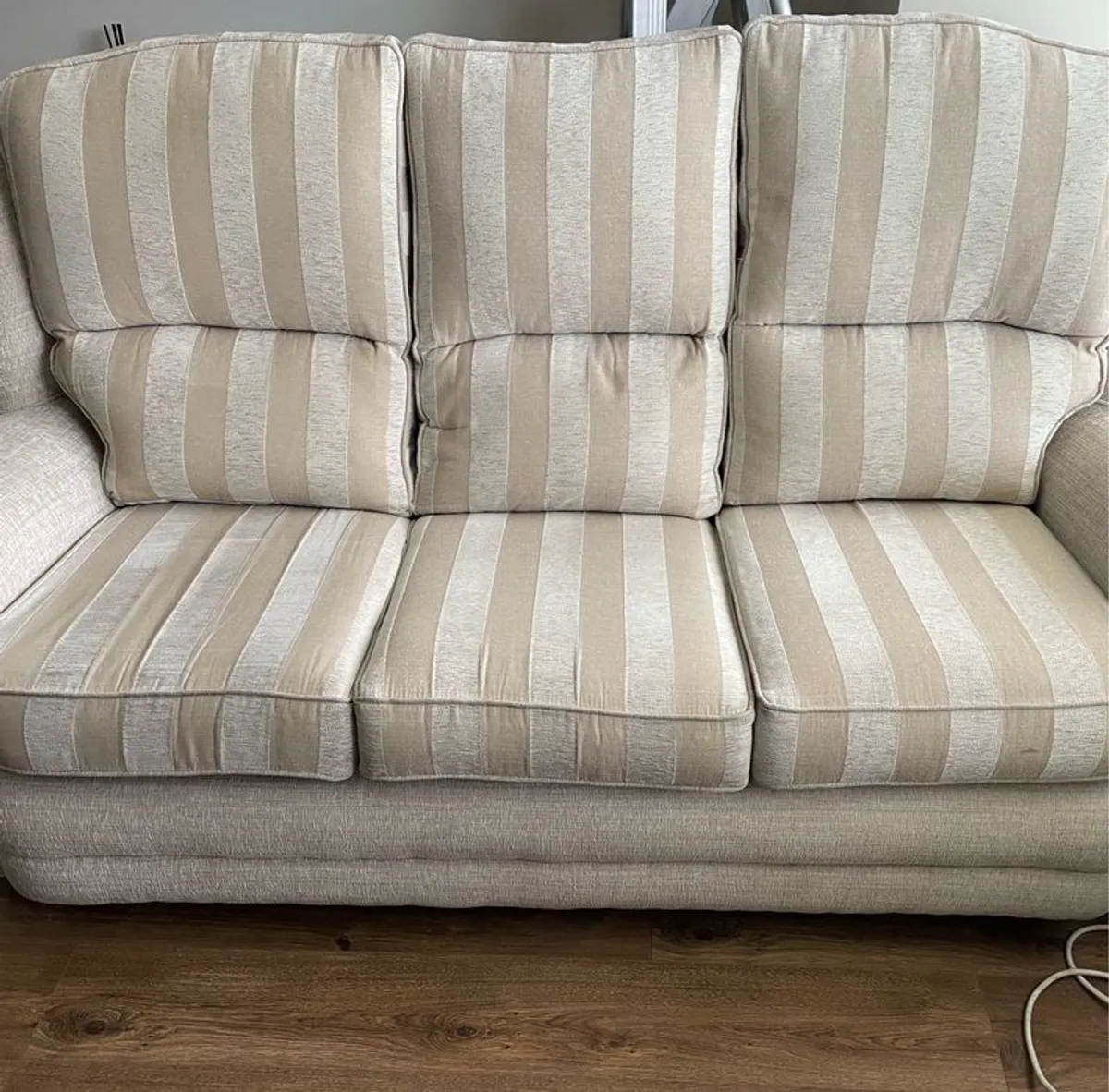 3 seater fabric sofa in excellent condition - Image 1