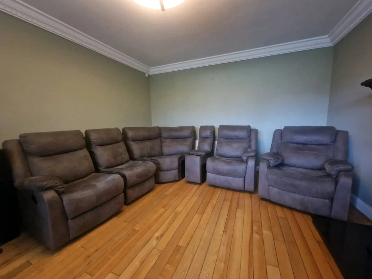 4 seater settee with 1 arm chair. - Image 1
