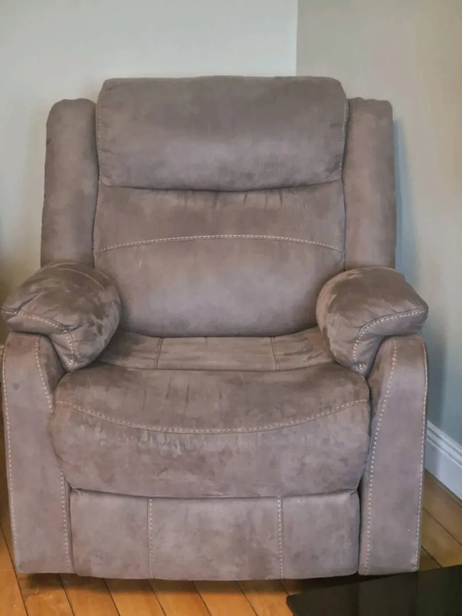 4 seater settee with 1 arm chair. - Image 3