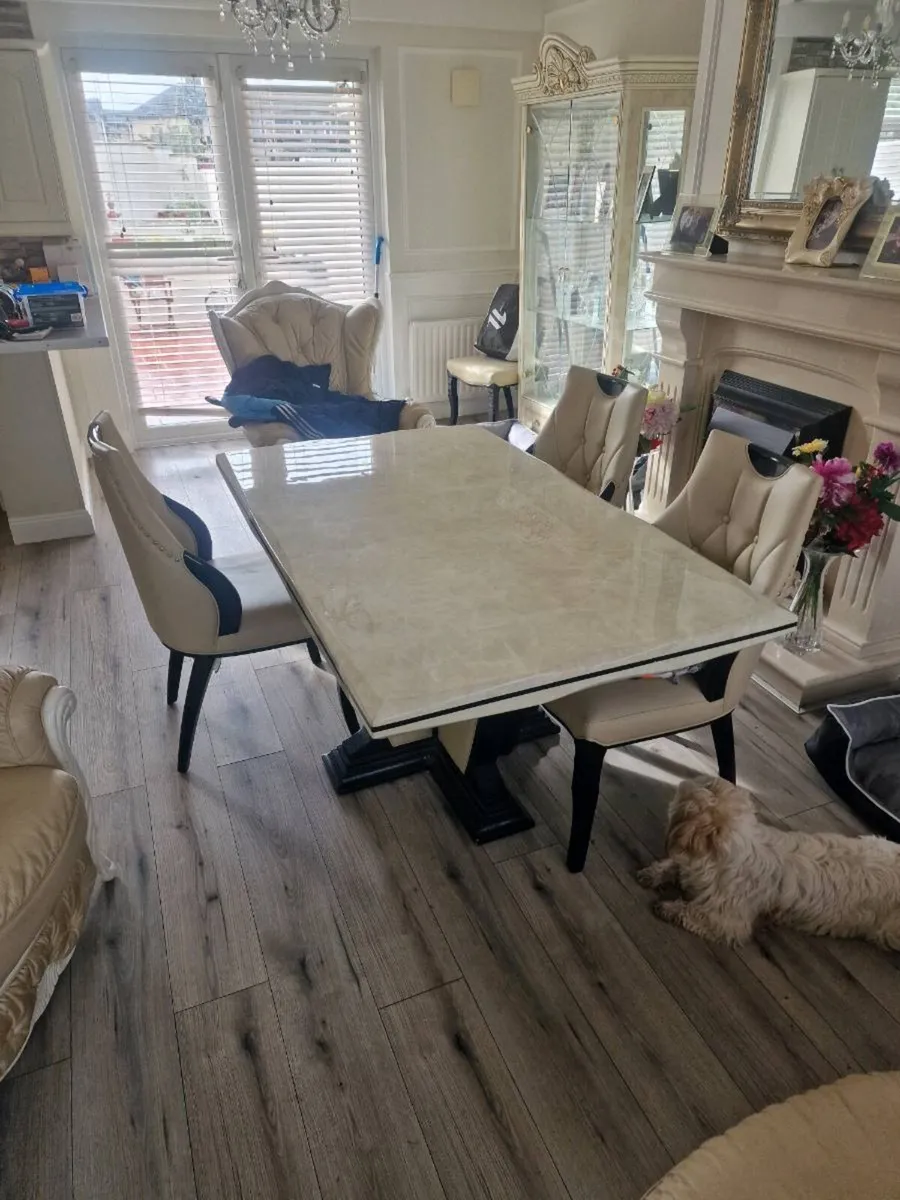 Marble table - Image 1