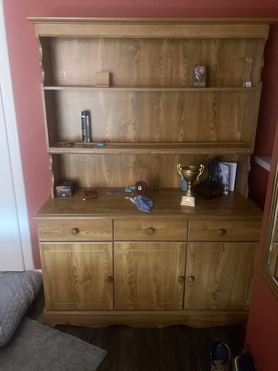 Display dresser