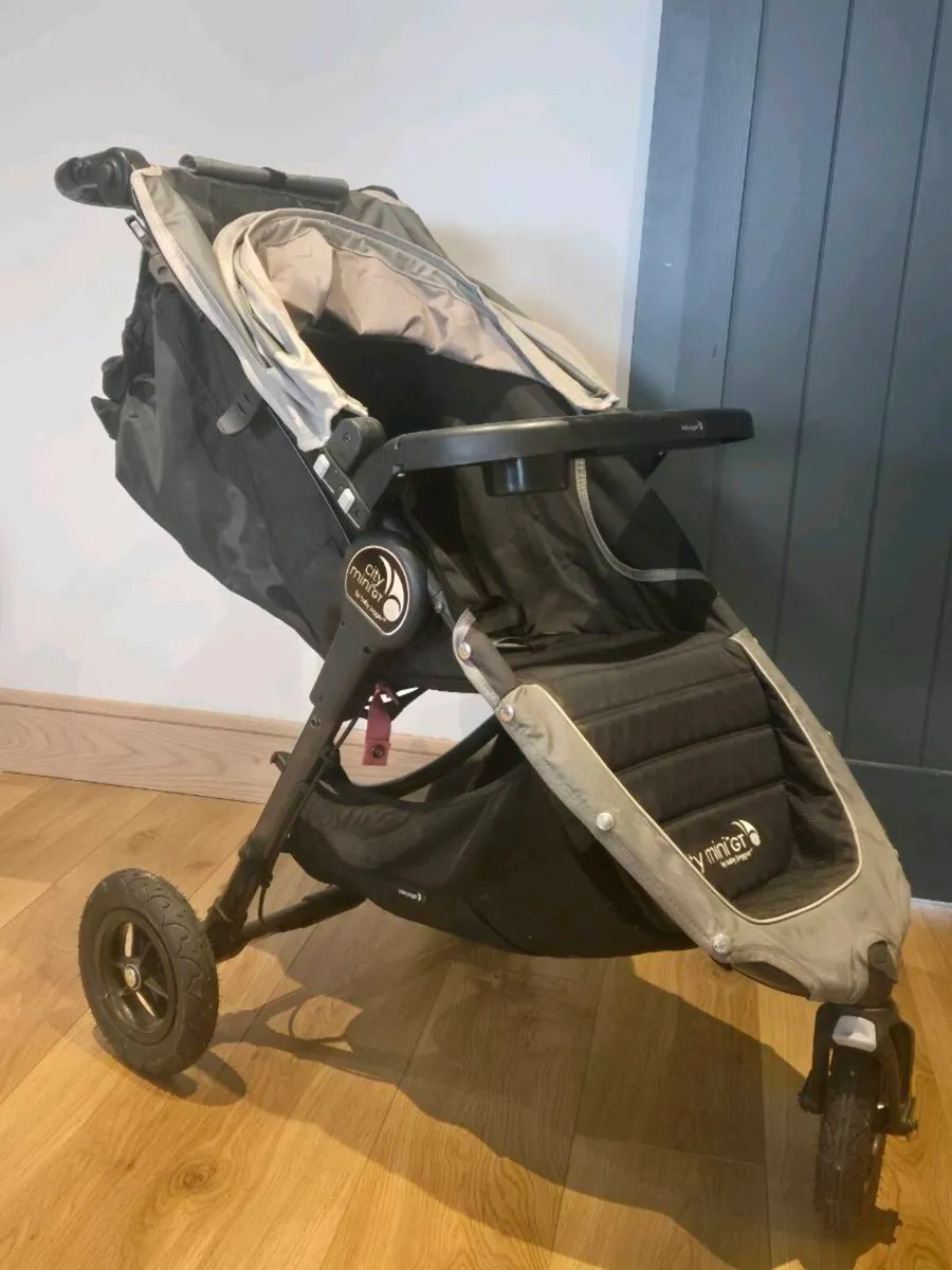 Baby Jogger Carry Cot - Image 2