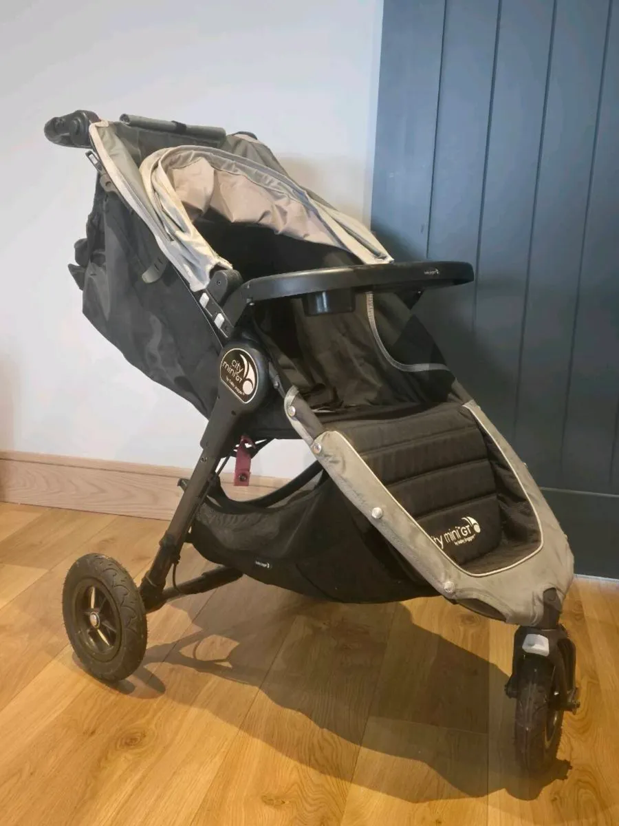 Baby Jogger Carry Cot - Image 1