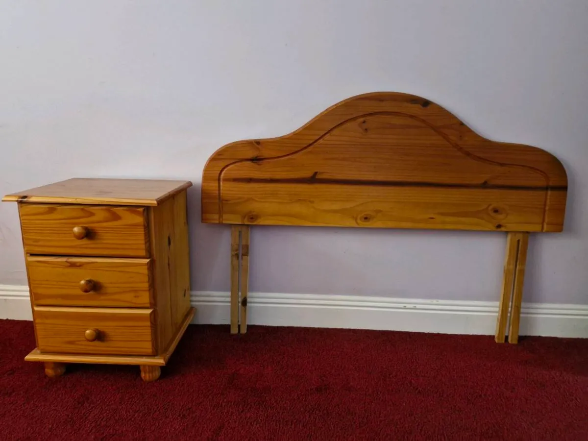 Headboard & locker - Image 1