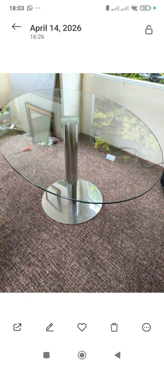 Beautiful oval kitchen table 5 ft by 3 ft like new