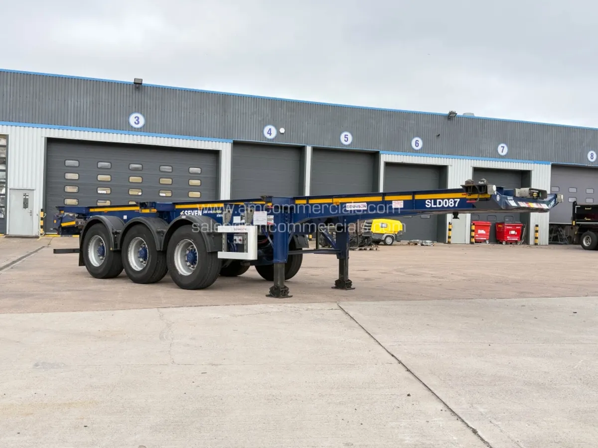 2021 DENNISON SLIDING SKELETAL TRI AXLE TRAILER - Image 1