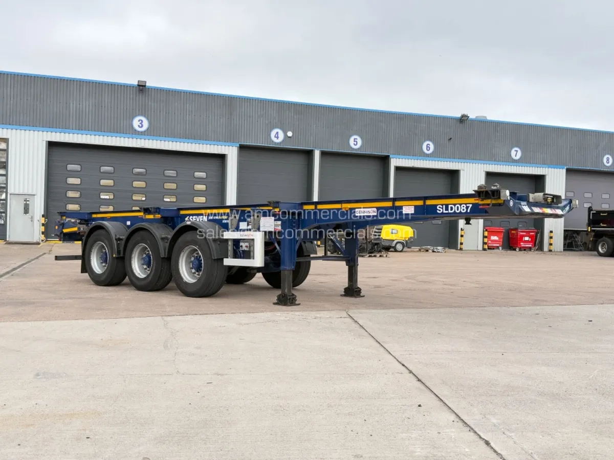 2021 DENNISON SLIDING SKELETAL TRI AXLE TRAILER - Image 1