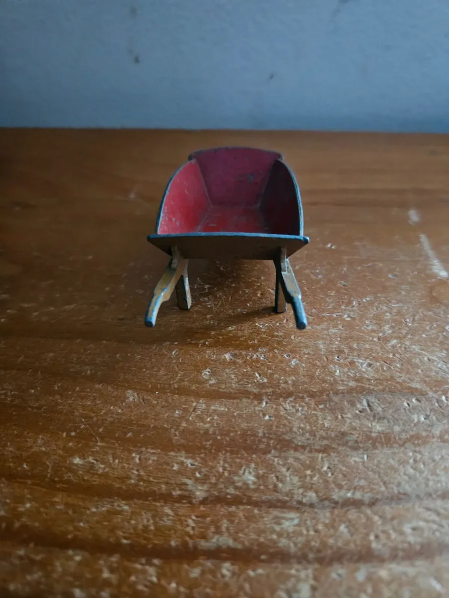 Dinky 1950's Wheel Barrow - Image 3
