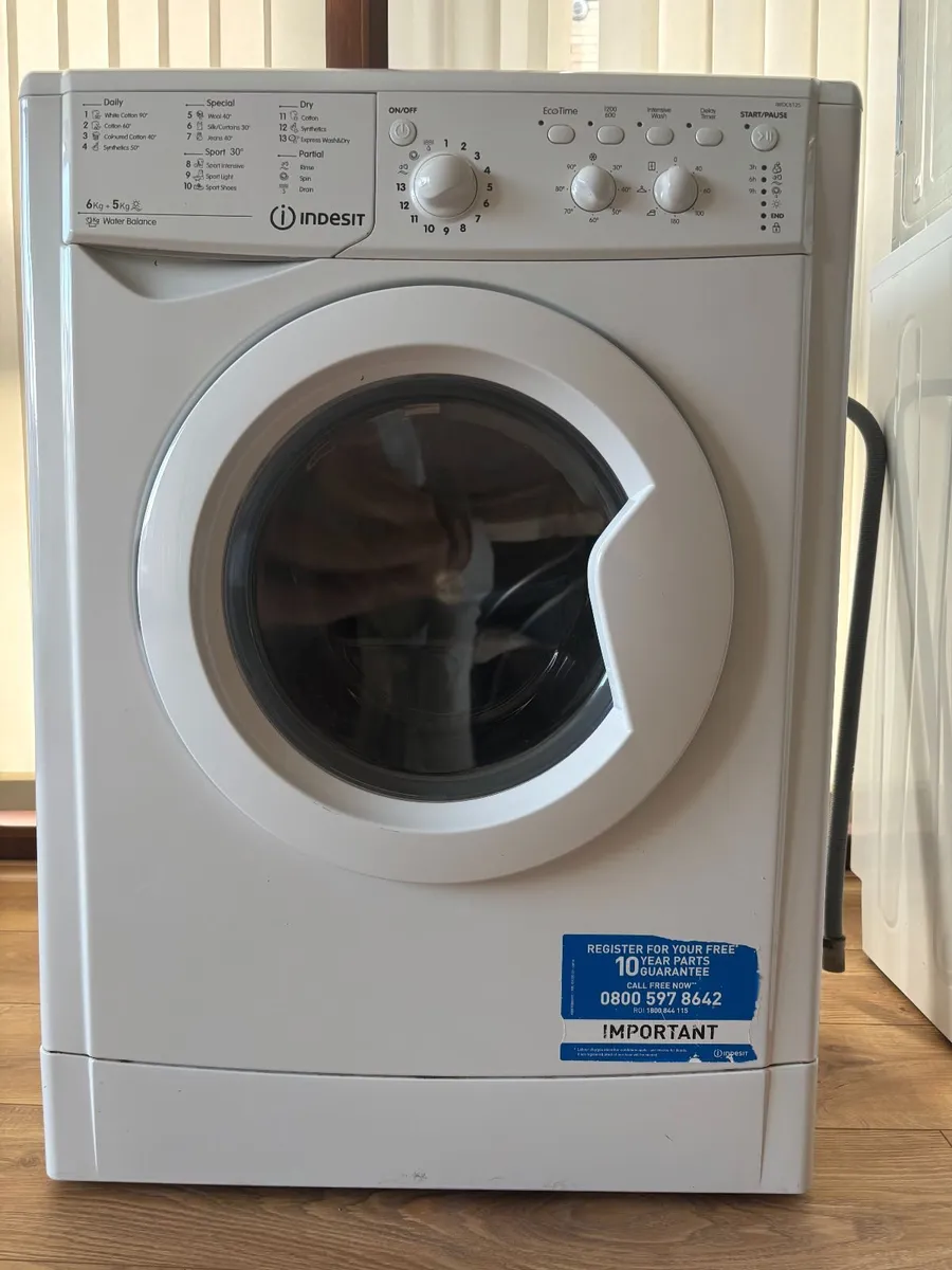 Indesit 6kg / 5kg WasherDryer- Excellent Condition - Image 1