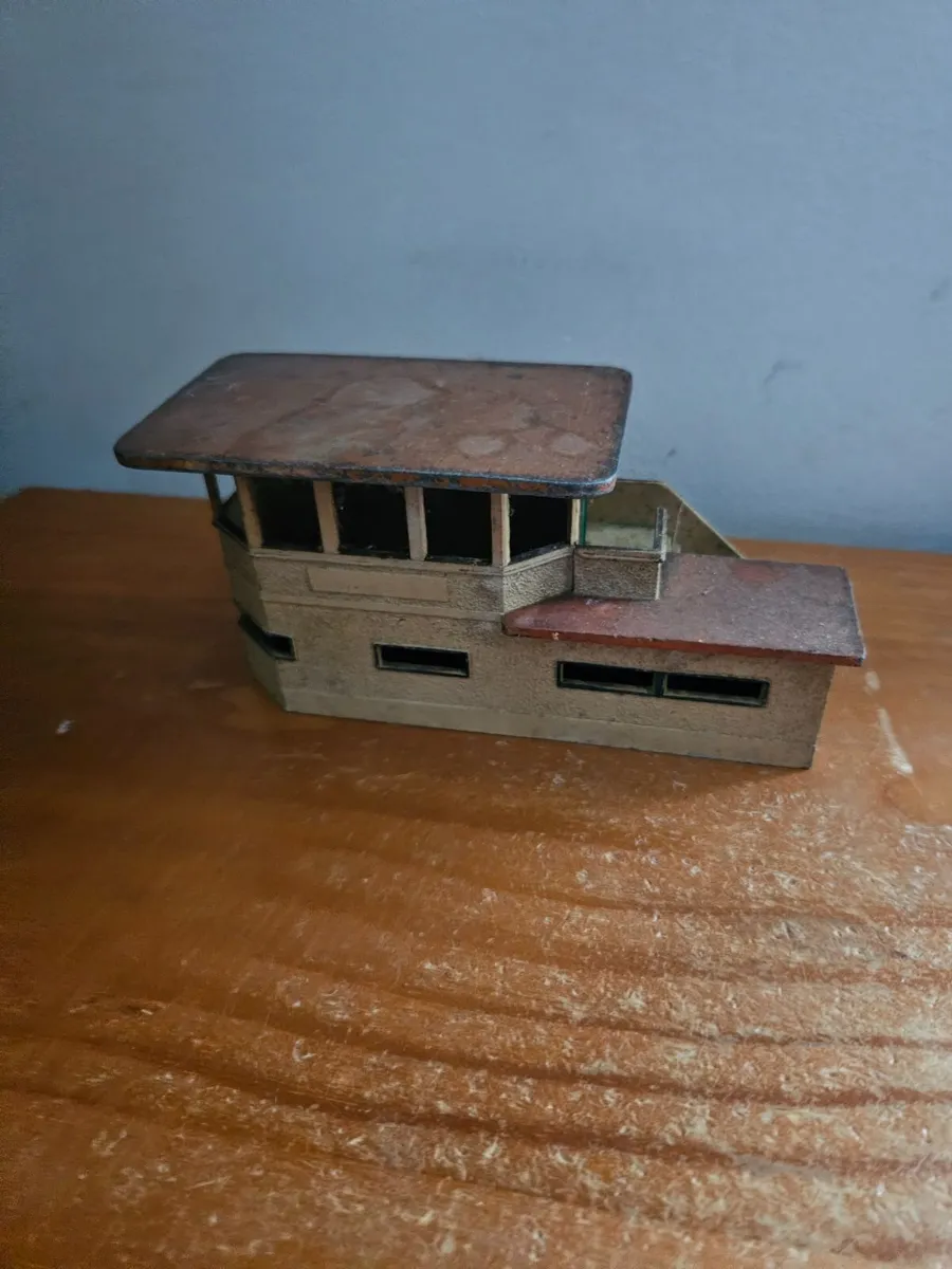 Hornby Dublo OO Gauge Signal Box - Image 3