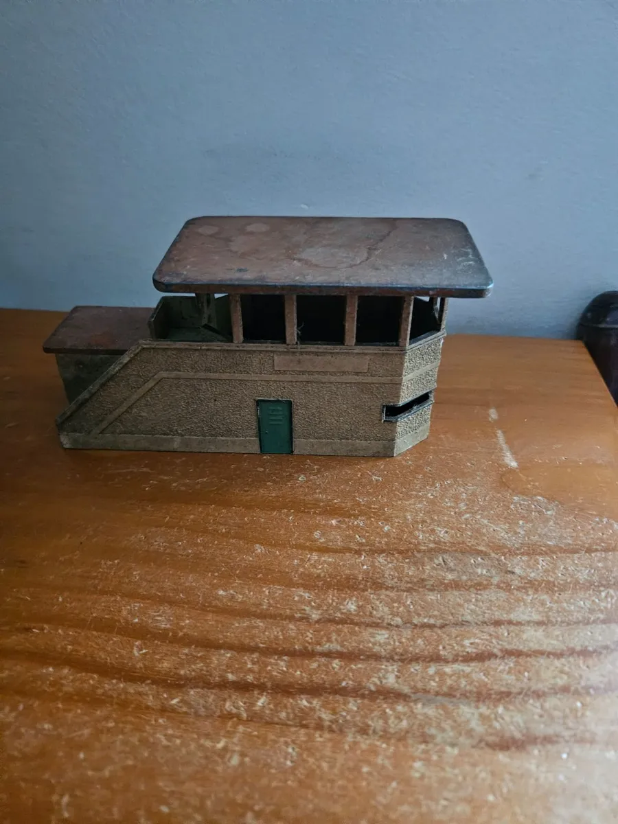 Hornby Dublo OO Gauge Signal Box - Image 4
