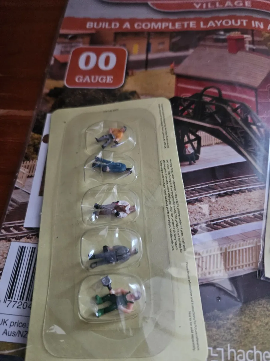Hornby OO Gauge People - Image 3