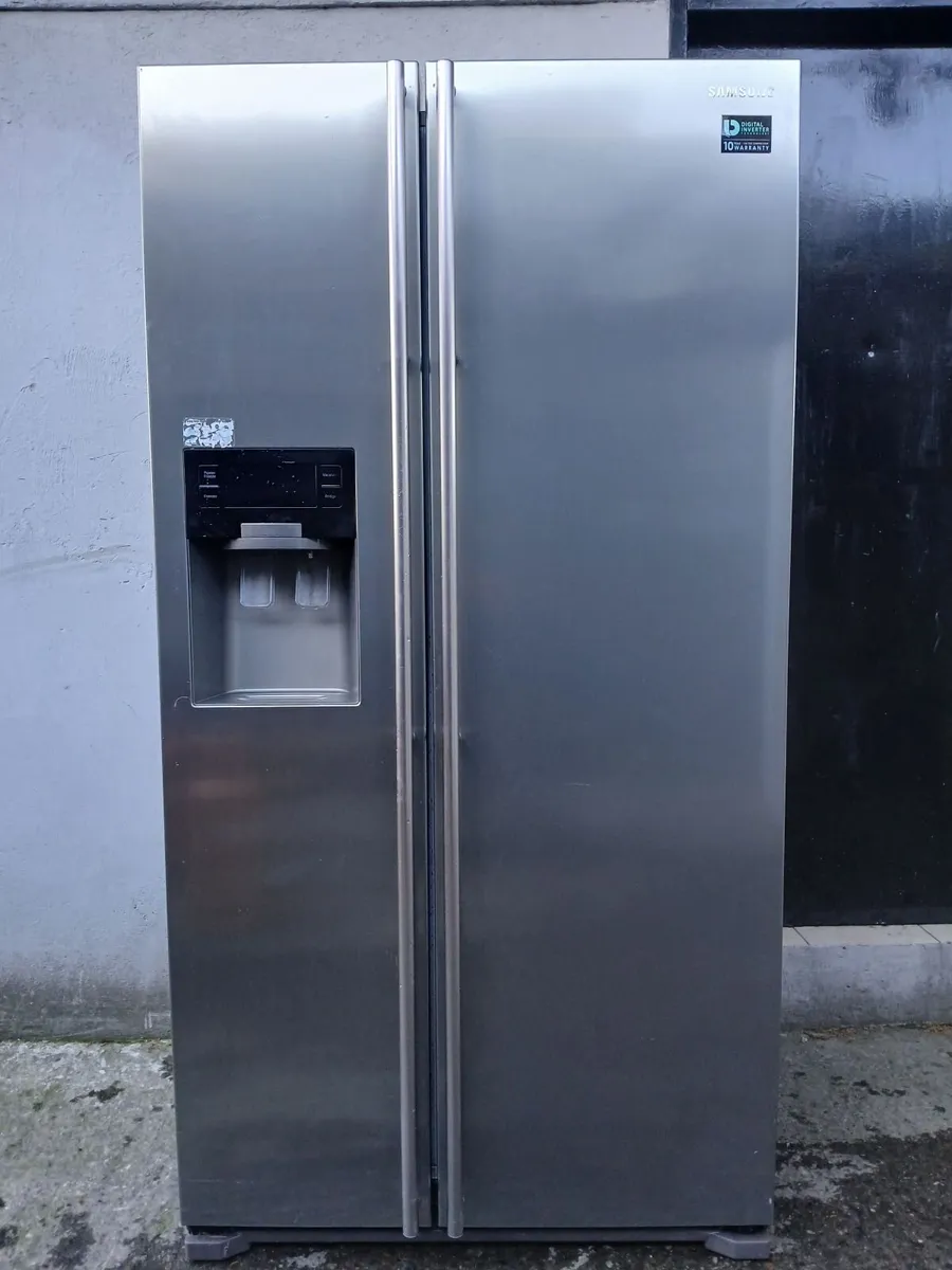 S SAMSUNG AMERICAN FRIDGE AND FREEZER - Image 1