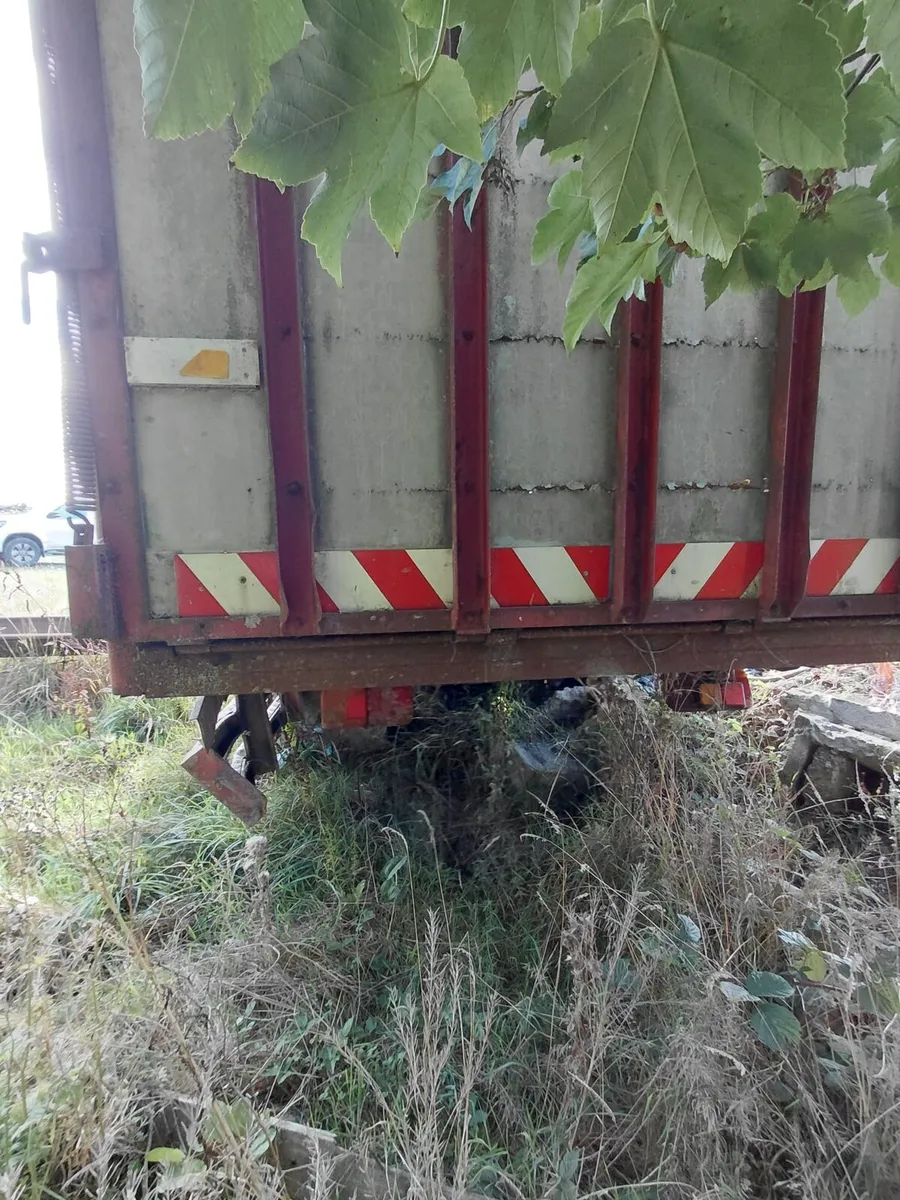 24 ft tractor cattle trailer - Image 4