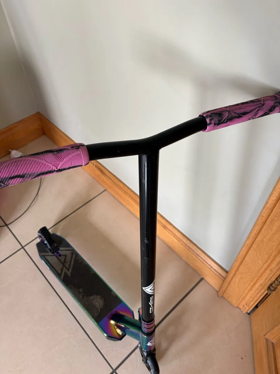 Kids stunt scooter - Image 3