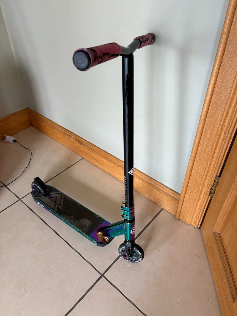 Kids stunt scooter - Image 1