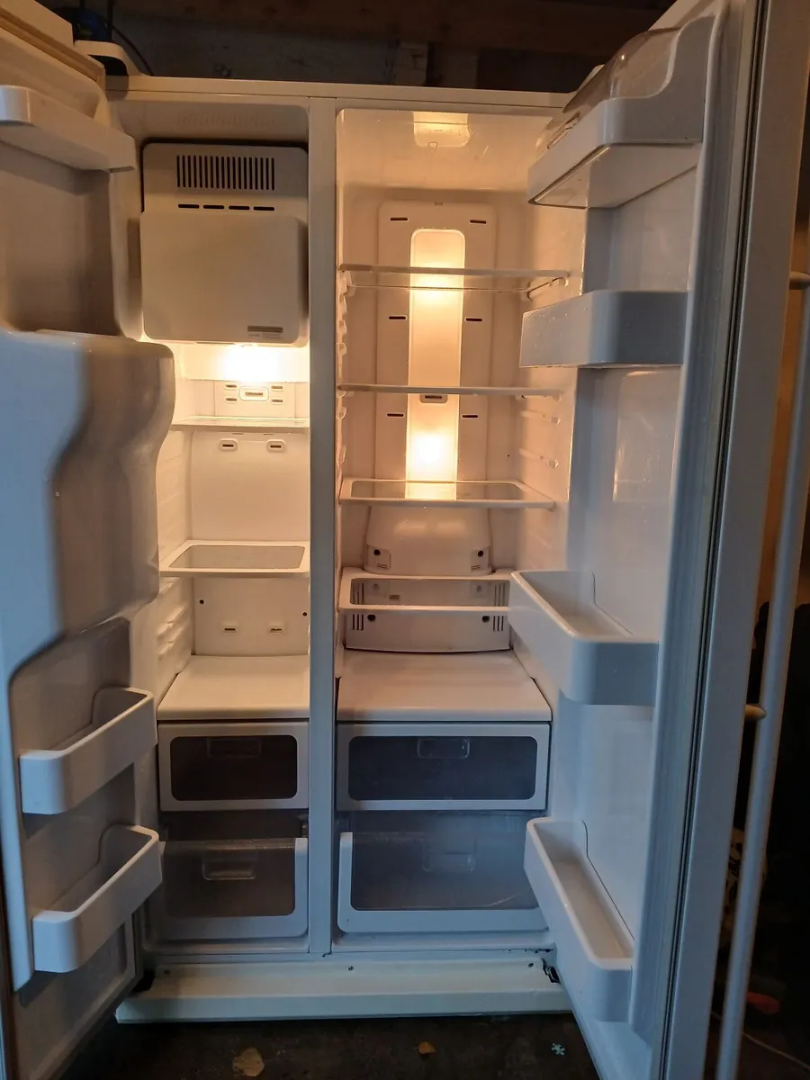A AMERICAN FRIDGE AND FREEZER - Image 2