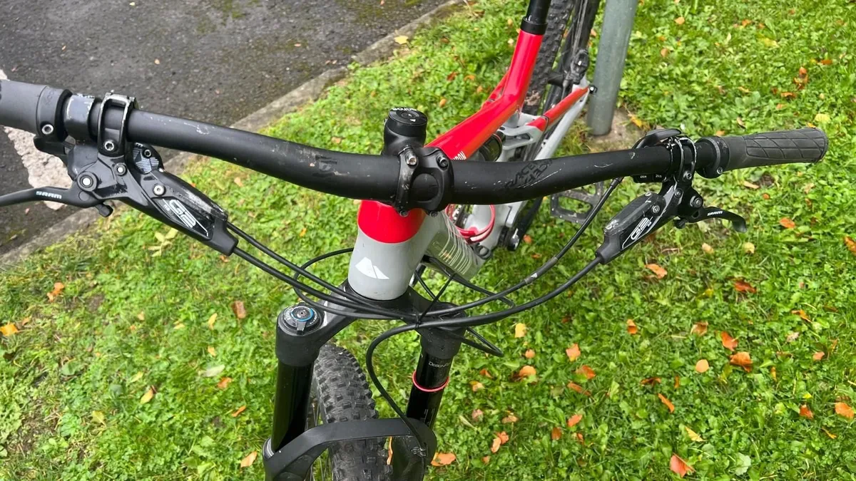 Canyon Neuron CF 8 - Size L - Carbon Trail Bike - Image 3