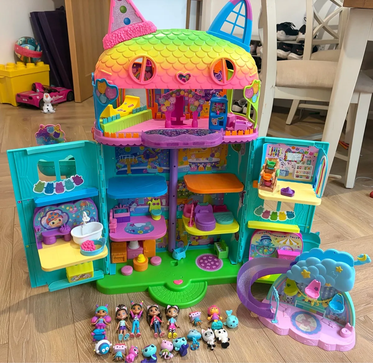 Gabby’s doll house with party room - Image 1