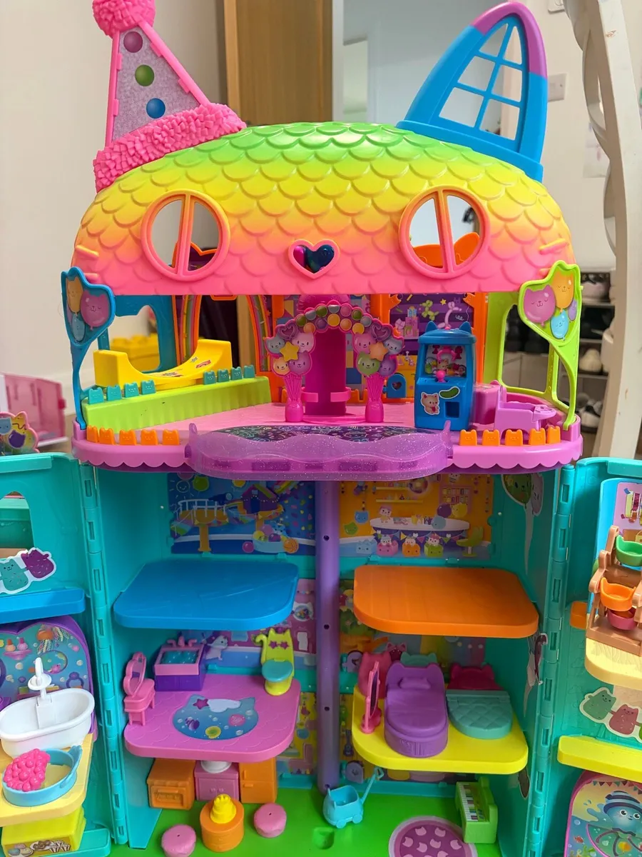 Gabby’s doll house with party room - Image 2