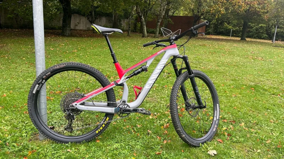 Canyon Neuron CF 8 - Size L - Carbon Trail Bike - Image 1