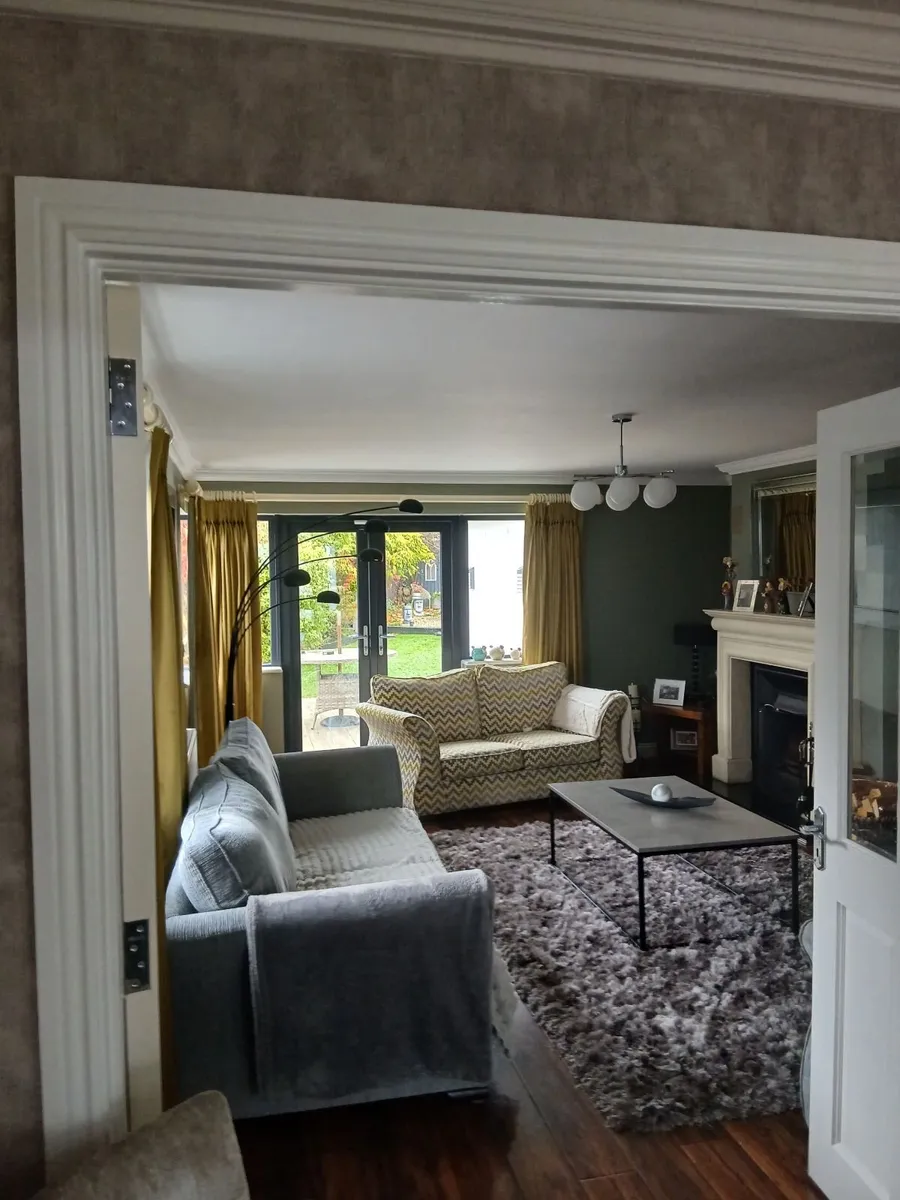 Three  piece suite - Image 4