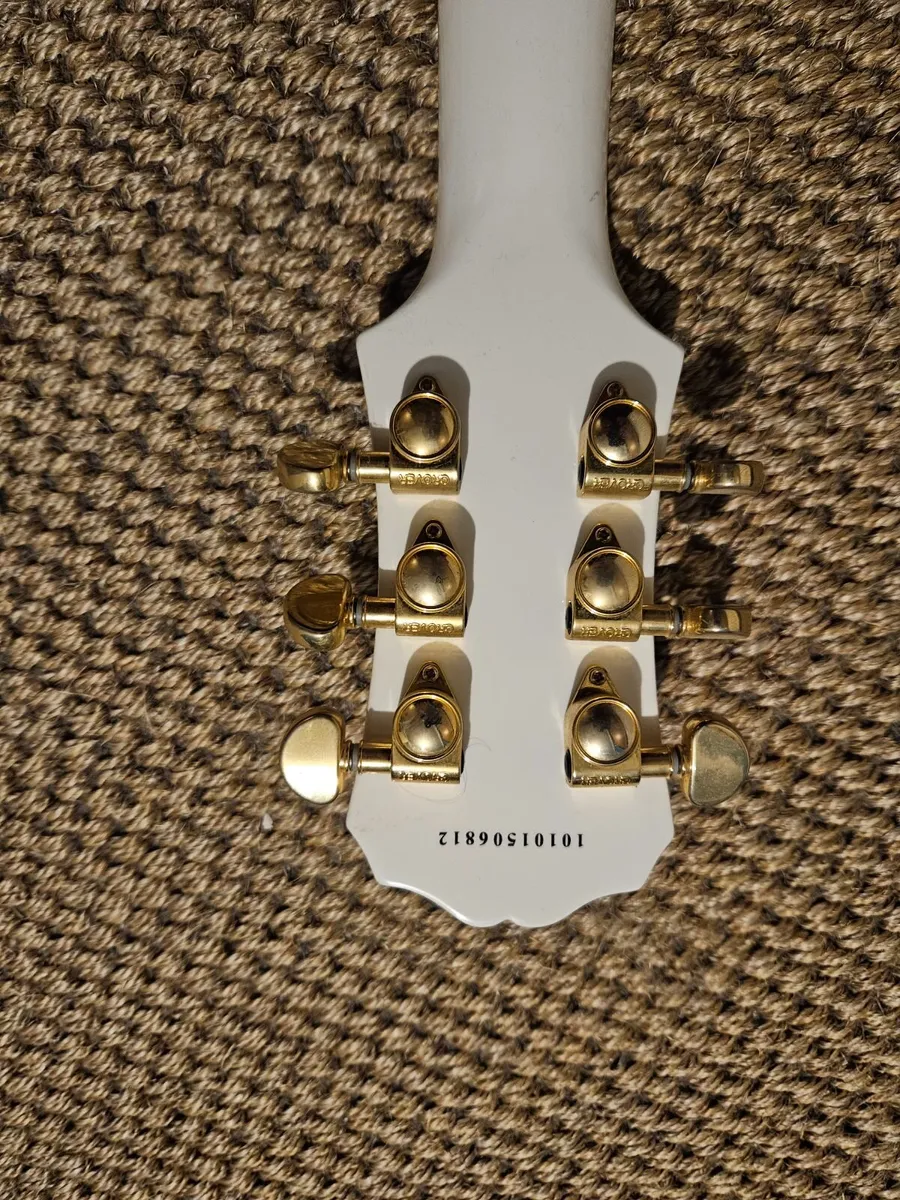 Guitar - Image 4