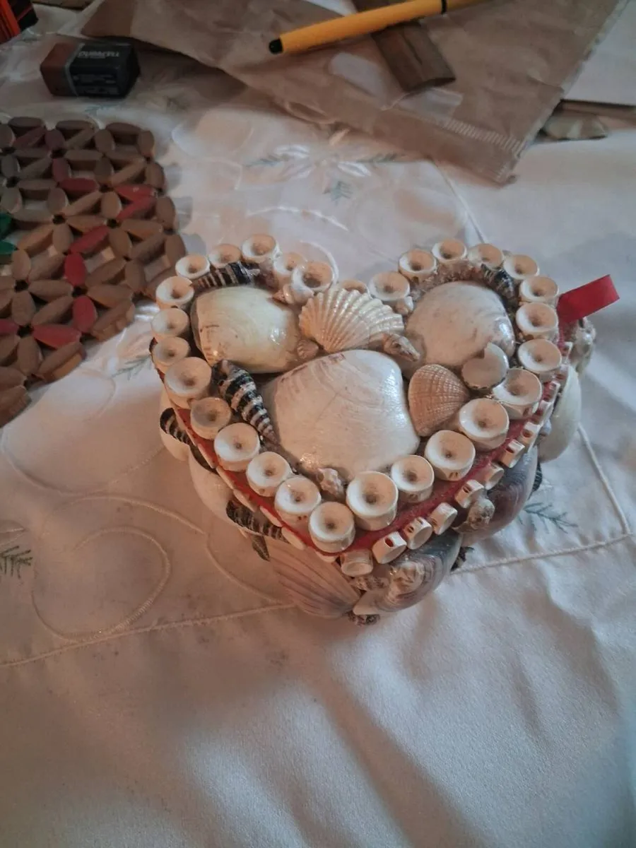 1940's Shell trinket/ jewellery box - Image 1