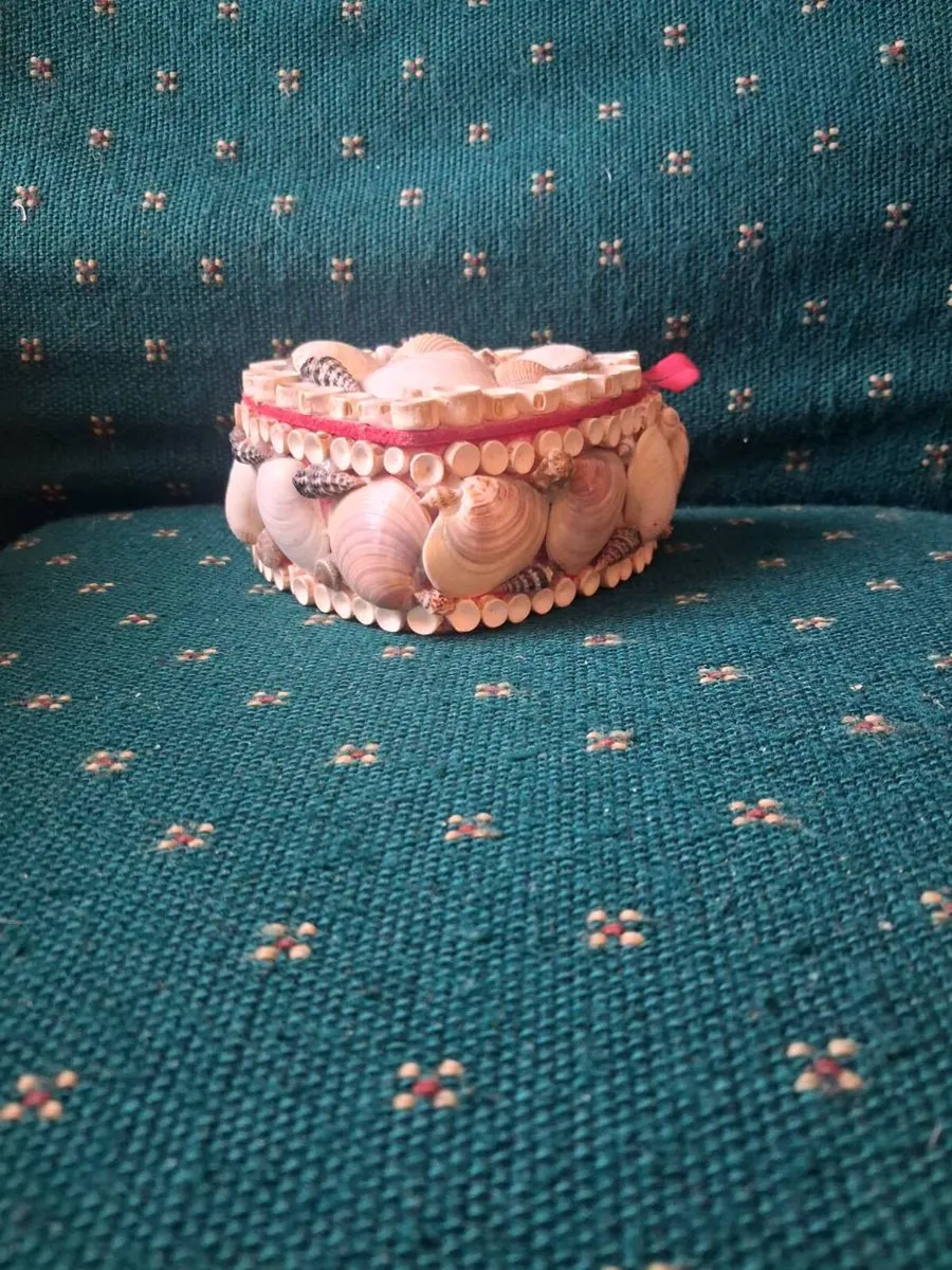 1940's Shell trinket/ jewellery box - Image 2