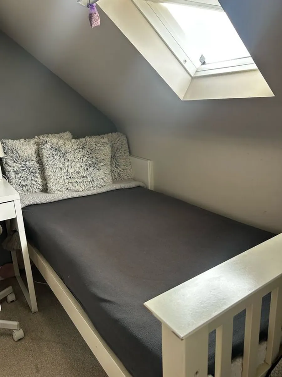Single bed - Image 1