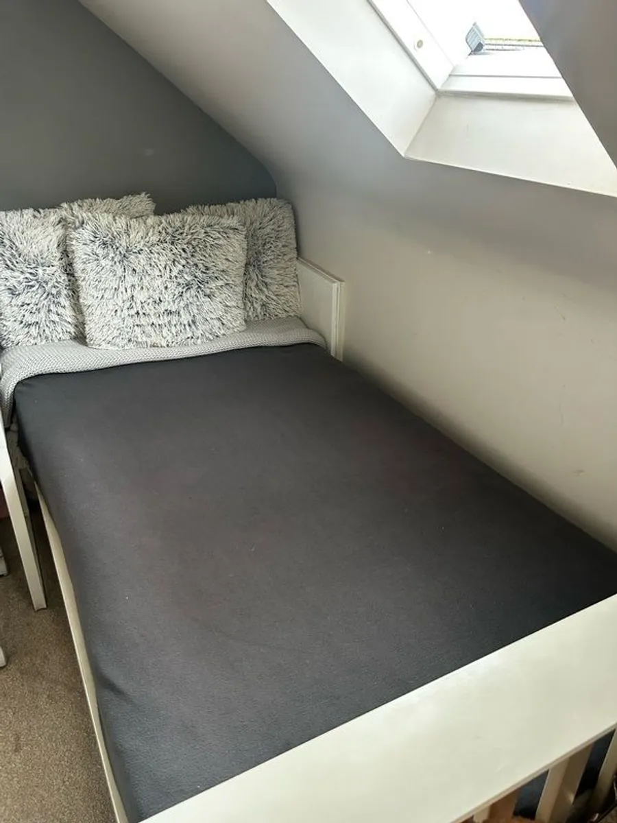 Single bed - Image 2